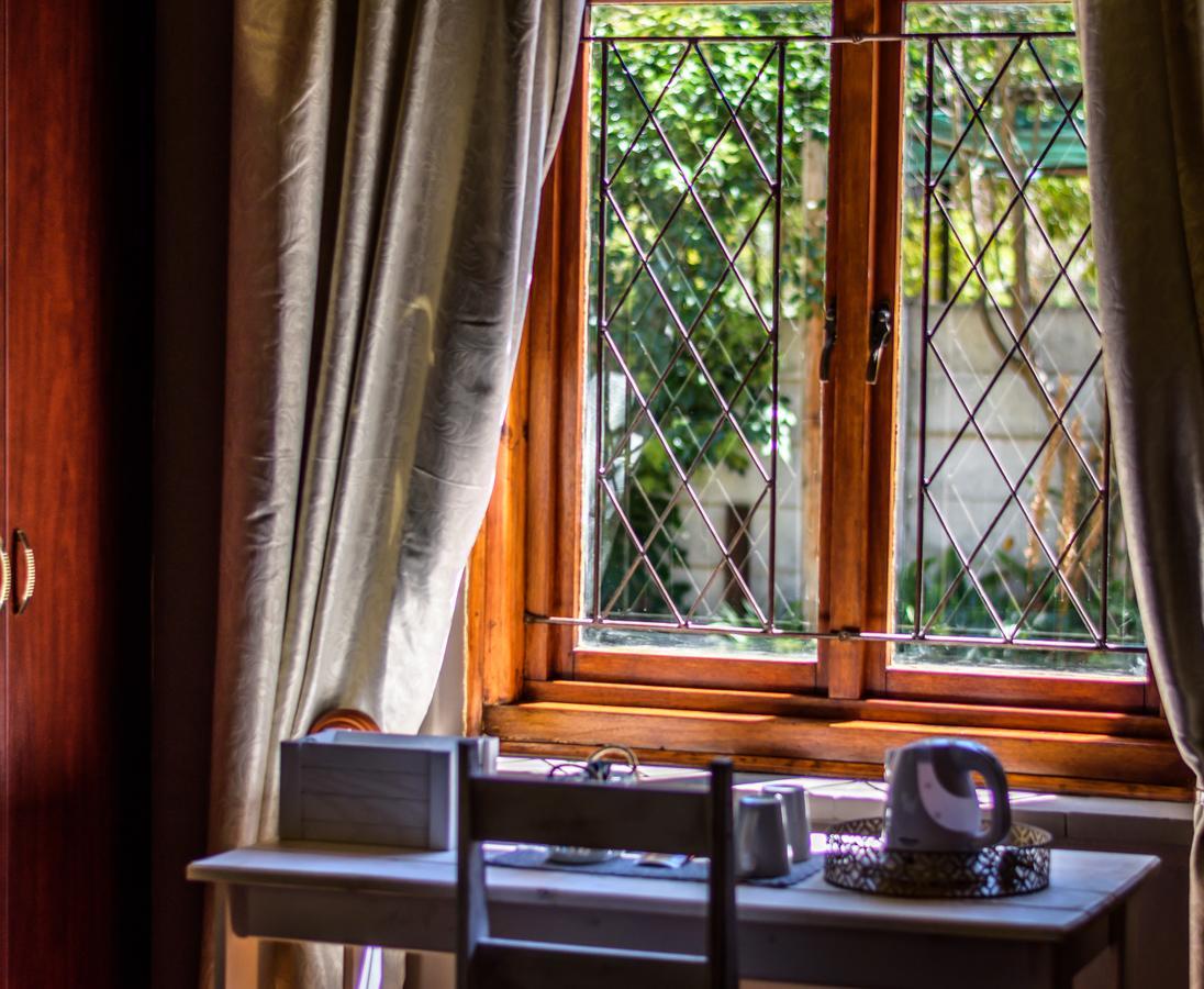 86 On Langenhoven Bed & Breakfast Оудсхорн Экстерьер фото