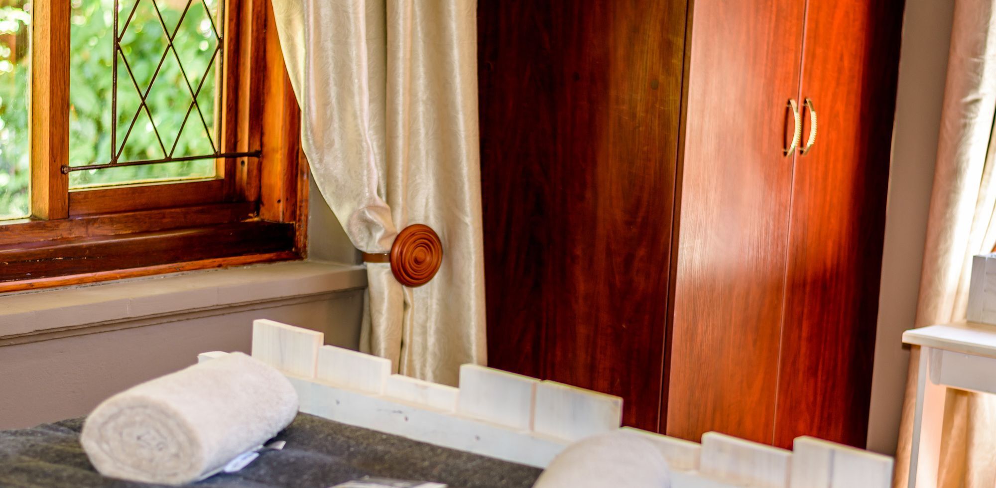86 On Langenhoven Bed & Breakfast Оудсхорн Экстерьер фото